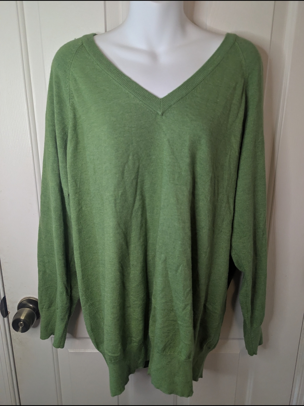 Torrid Everyday Soft Lightweight Spring V-Nwck Sweater Bright Green Size 2